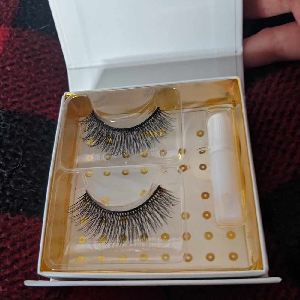 Battington lashes in Harlow 3D silk
